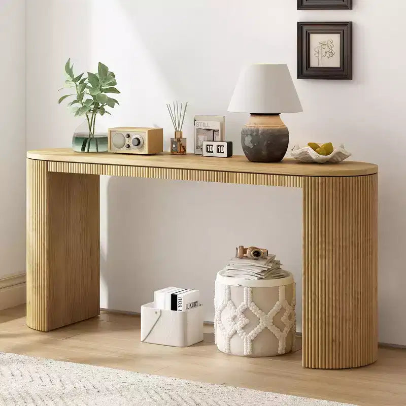 Console moderne à pieds courbés, Table d'entrée à rayures verticales avec plateau épais, Console étroite pour salon, entrée