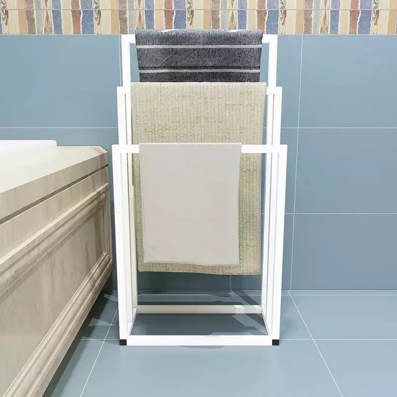 Porte-serviettes autoportant, support à serviettes à 3 niveaux pour couvertures, porte-serviettes industriel moderne en métal léger chromé pour serviettes de toilette