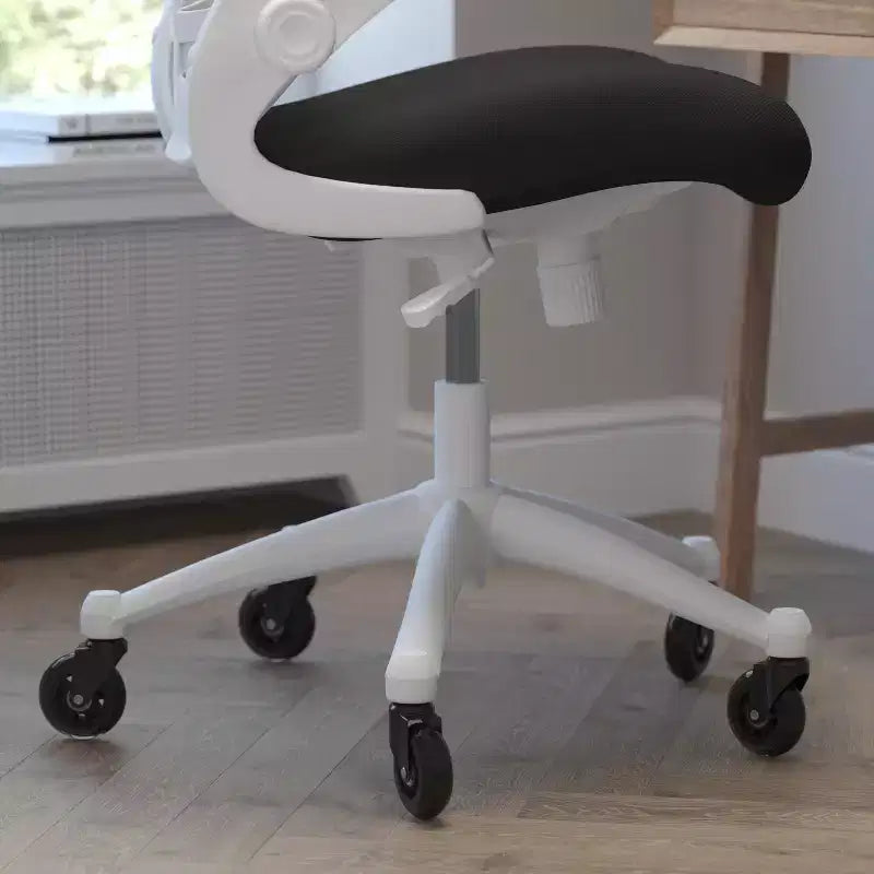 Chaise de bureau ergonomique pivotante mi-dos avec accoudoirs relevables et roulettes transparentes