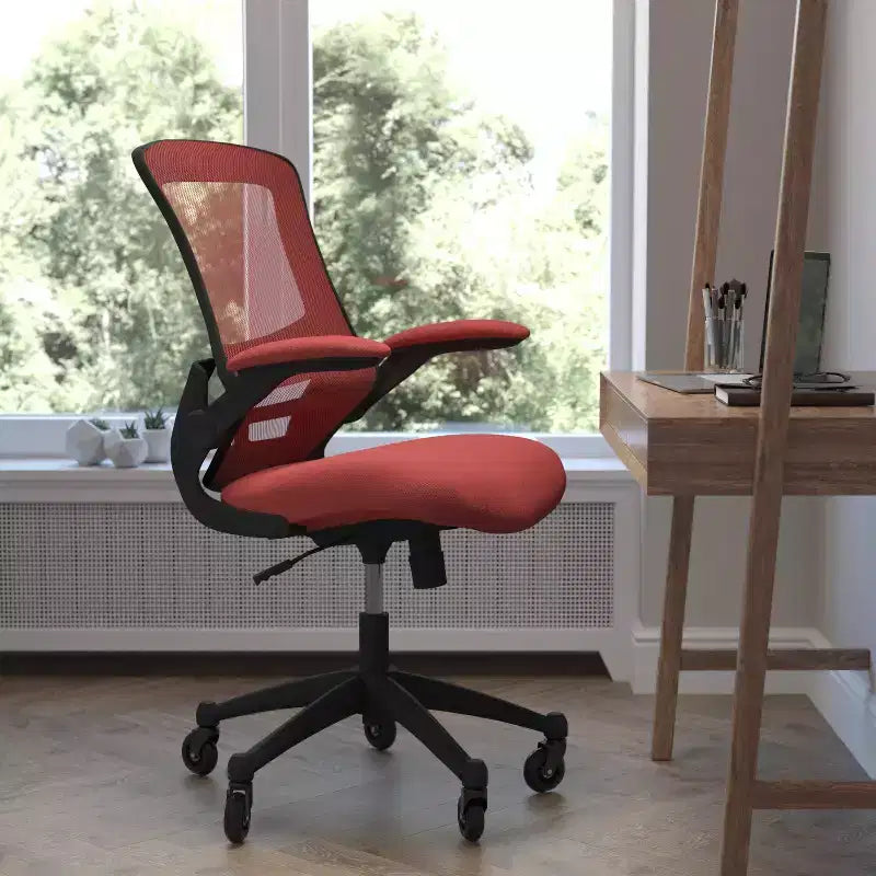 Chaise de bureau ergonomique pivotante mi-dos avec accoudoirs relevables et roulettes transparentes