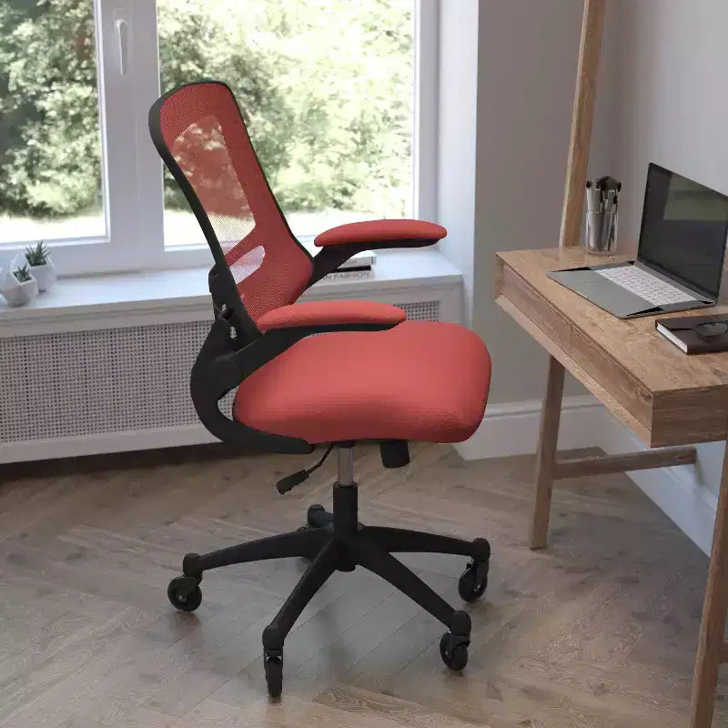 Chaise de bureau ergonomique pivotante mi-dos avec accoudoirs relevables et roulettes transparentes