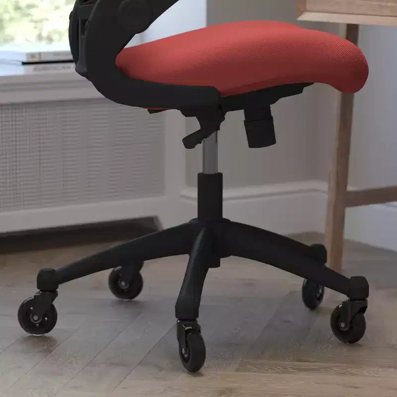 Chaise de bureau ergonomique pivotante mi-dos avec accoudoirs relevables et roulettes transparentes