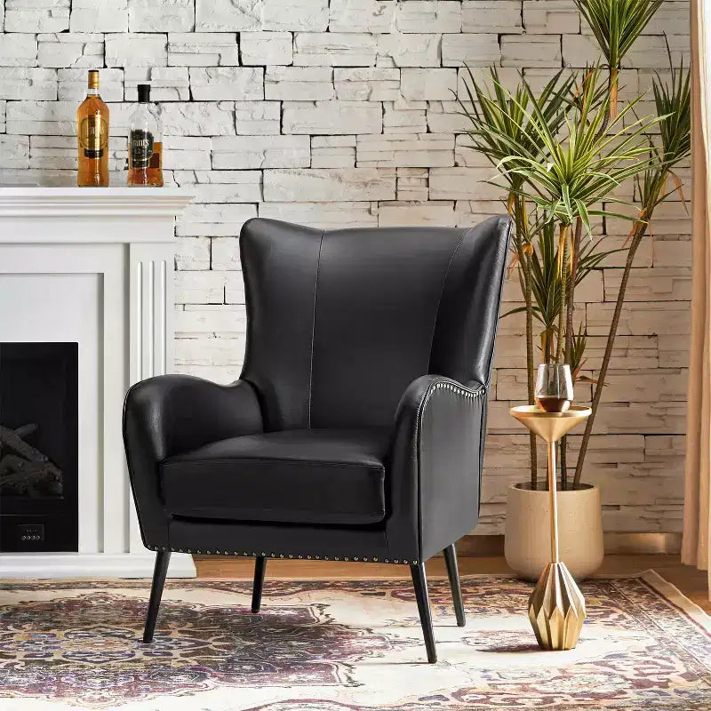 Fauteuil classique avec dossier à oreilles et clous décoratifs