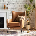 Fauteuil classique avec dossier à oreilles et clous décoratifs