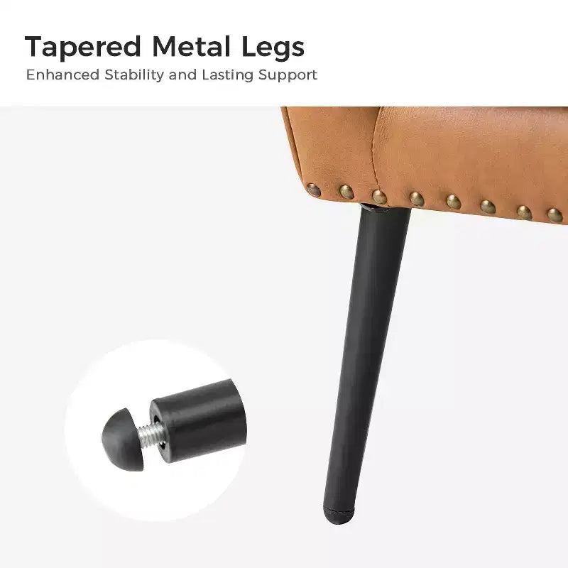 Fauteuil classique avec dossier à oreilles et clous décoratifs